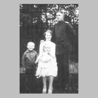 051-0018 Landjaeger Joh. Hoepfner mit seiner Familie am 26. Okt. 1929.jpg